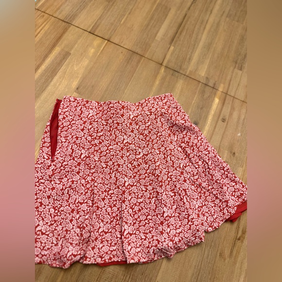 Cute red floral mini skirt - Picture 3 of 5